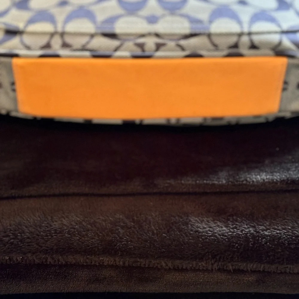 Signature C Coach Hobo - Picture 6 of 6